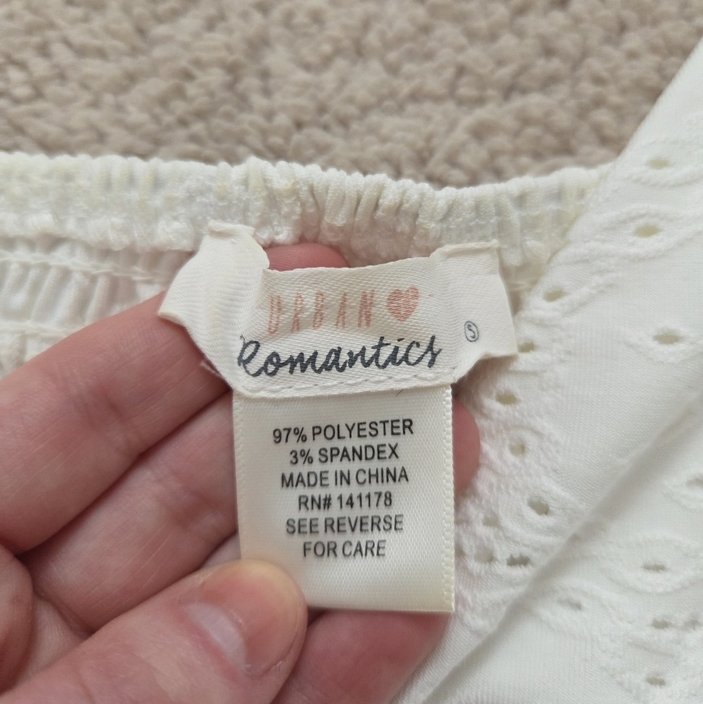 Urban Romantics Cropped Eyelet Top Size Small - Picture 3 of 4